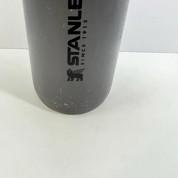 Stanley Quick Flip GO Water Bottle 24 Oz Push Button Lid Leakproof Charcoal Gray - Picture 5 of 15